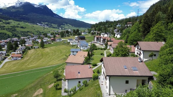 Sonnige 2.5-Zimmerwohnung mit Ausblick über Savognin 11