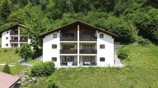 Sonnige 2.5-Zimmerwohnung mit Ausblick über Savognin 2