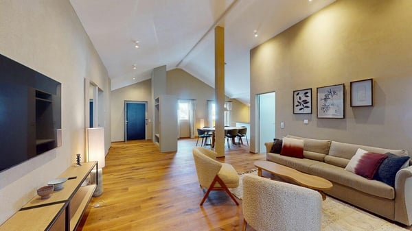 4.5 Zimmer-Dachwohnung mit Bewirtschaftung in der Tgesa Romana 1