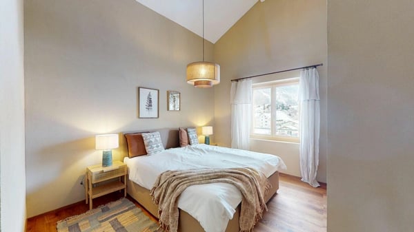 4.5 Zimmer-Dachwohnung mit Bewirtschaftung in der Tgesa Romana 8