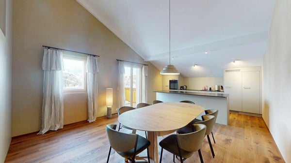 4.5 Zimmer-Dachwohnung mit Bewirtschaftung in der Tgesa Romana 3
