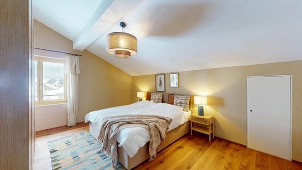 4.5 Zimmer-Dachwohnung mit Bewirtschaftung in der Tgesa Romana 7