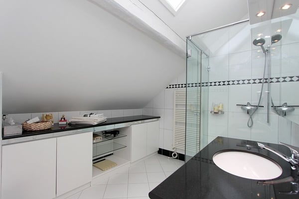 Exklusive 5.5 Zimmer-Ferienwohnung zur Dauermiete 9