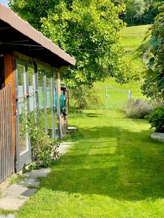 Einfamilienhaus mit Einliegerwohnung und grossem Garten 22