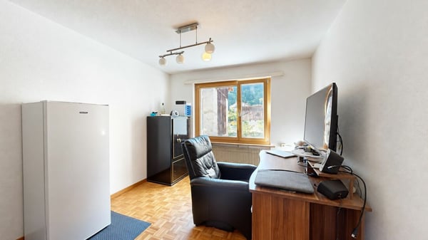 Einfamilienhaus mit Einliegerwohnung und grossem Garten 9
