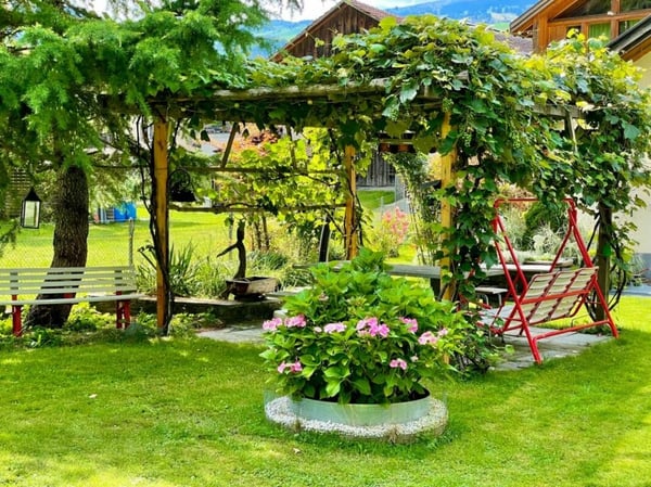 Einfamilienhaus mit Einliegerwohnung und grossem Garten 21