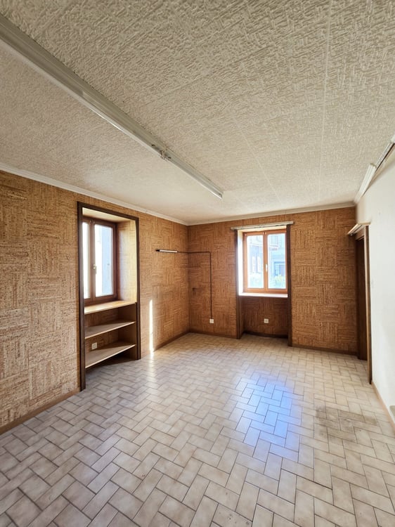 Au centre - Maison villageoise avec grange et cabanon 4