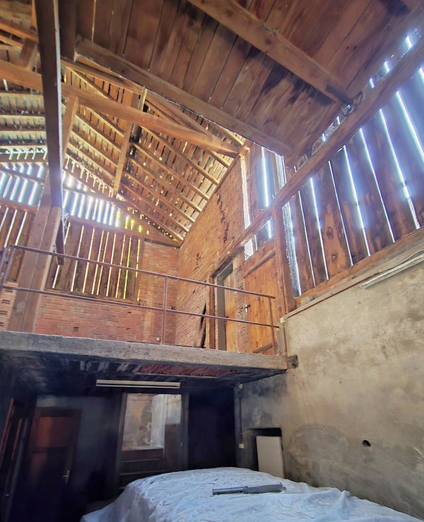 Grange - dépôt avec potentiel de développement 1