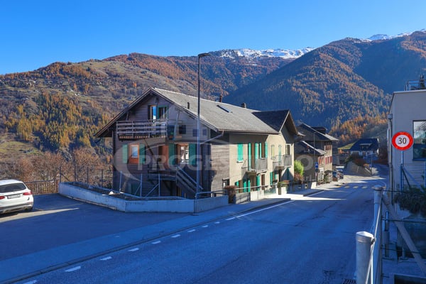 IMMEUBLE DE RENDEMENT AVEC POTENTIEL DE DÉVELOPPEMENT 8