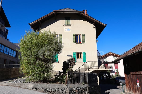 IMMEUBLE DE RENDEMENT AVEC POTENTIEL DE DÉVELOPPEMENT 4