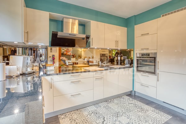 SUPERBE APPARTEMENT 1.5 PIECES ENTIÈREMENT RÉNOVÉ 4