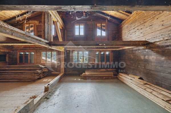 CHALET HISTORIQUE DE 1767 AVEC POTENTIEL DE RÉNOVATION 3