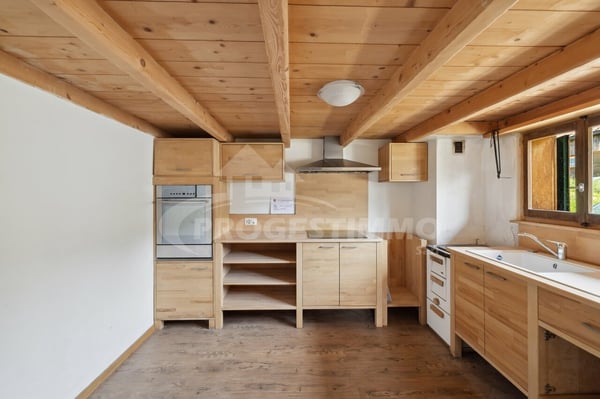 CHALET HISTORIQUE DE 1767 AVEC POTENTIEL DE RÉNOVATION 9