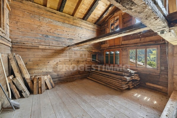 CHALET HISTORIQUE DE 1767 AVEC POTENTIEL DE RÉNOVATION 6
