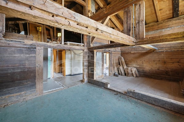 CHALET HISTORIQUE DE 1767 AVEC POTENTIEL DE RÉNOVATION 5