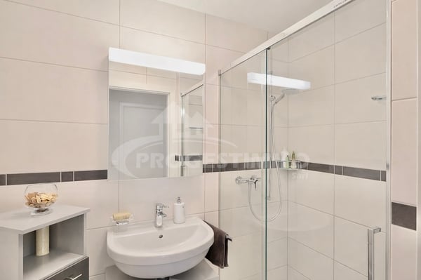 EXCEPTIONNEL APPARTEMENT 4.5 PIÈCES DANS UN ENVIRONNEMENT PAISIBLE 6