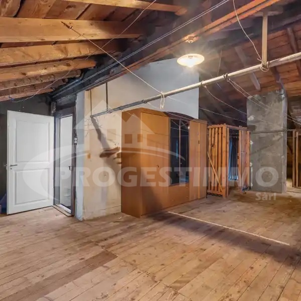 A RENOVER ENTIEREMENT AU COEUR DU VILLAGE 11