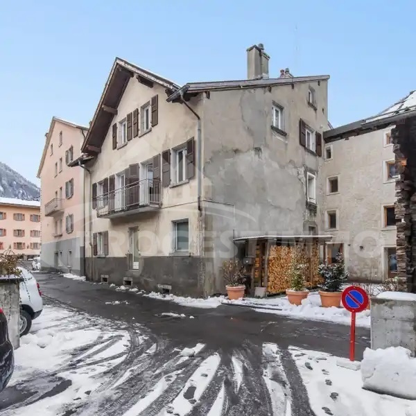 A RENOVER ENTIEREMENT AU COEUR DU VILLAGE 12