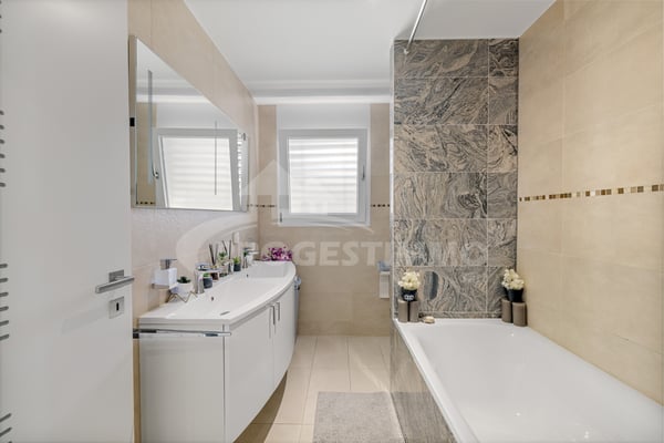 BELLE VILLA MODERNE DE DEUX LOGEMENTS 10