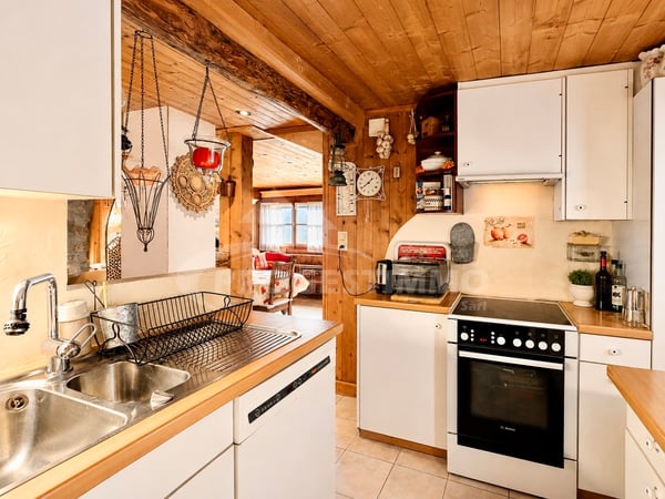 APPARTEMENT A RENOVER AVEC VUE SUR LE GRAND CHAVALARD 4