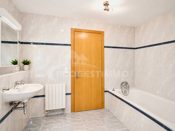 LUMINEUX DUPLEX AUX BAINS DE SAILLON 8