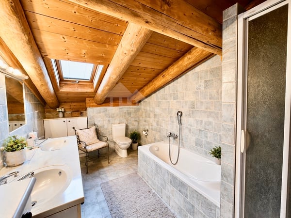 MAISON INDIVIDUELLE D'EXCEPTION EN RONDINS DE BOIS 9