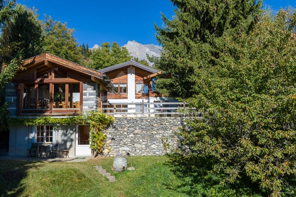 ENSEMBLE IMMOBILIER AVEC TERRAIN CONSTRUCTIBLE EN STATION 1
