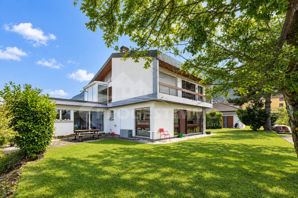 REZ-DE-CHAUSSEE D'UNE VILLA AVEC GRAND JARDIN 8