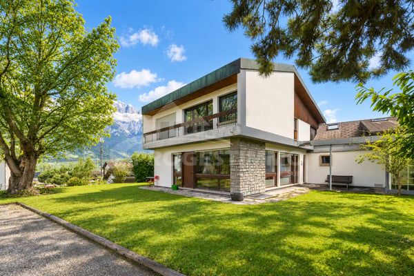REZ-DE-CHAUSSEE D'UNE VILLA AVEC GRAND JARDIN 9