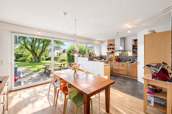 REZ-DE-CHAUSSEE D'UNE VILLA AVEC GRAND JARDIN 1