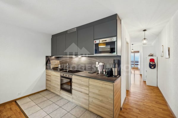 CHARMANT 2.5 PIÈCES AVEC VUE DÉGAGÉE SUR LA PLAINE 4