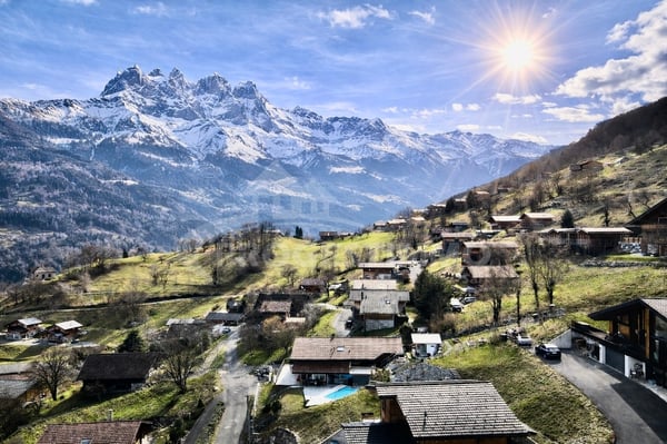 TERRAIN À BÂTIR - CALME, ENSOLEILLÉ ET VUE SUR LES DENTS DU MIDI 2