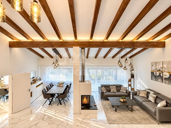 SPACIEUSE VILLA RÉNOVÉE DE 5.5 PIÈCES 1