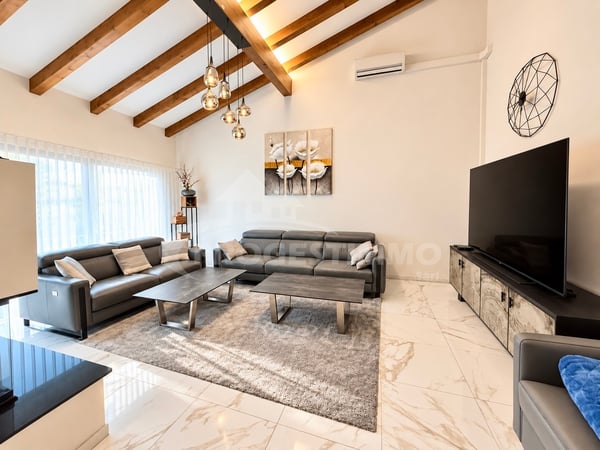 SPACIEUSE VILLA RÉNOVÉE DE 5.5 PIÈCES 2