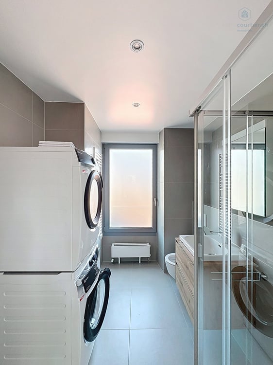 Immeuble rénové 100% loué, hyper-centre, avec salle des coffres-forts à valoriser 11