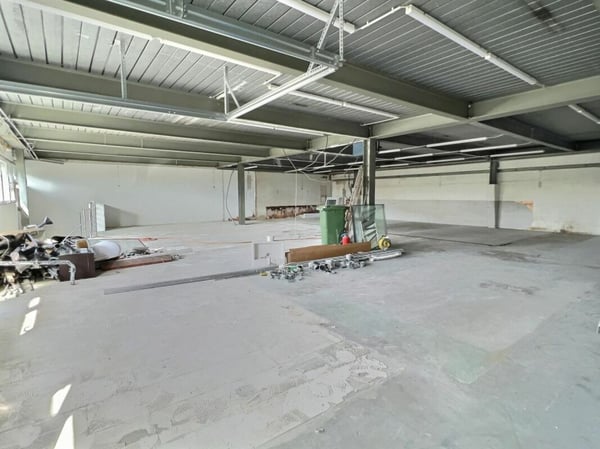 Artisanal 810 m2 à Brent