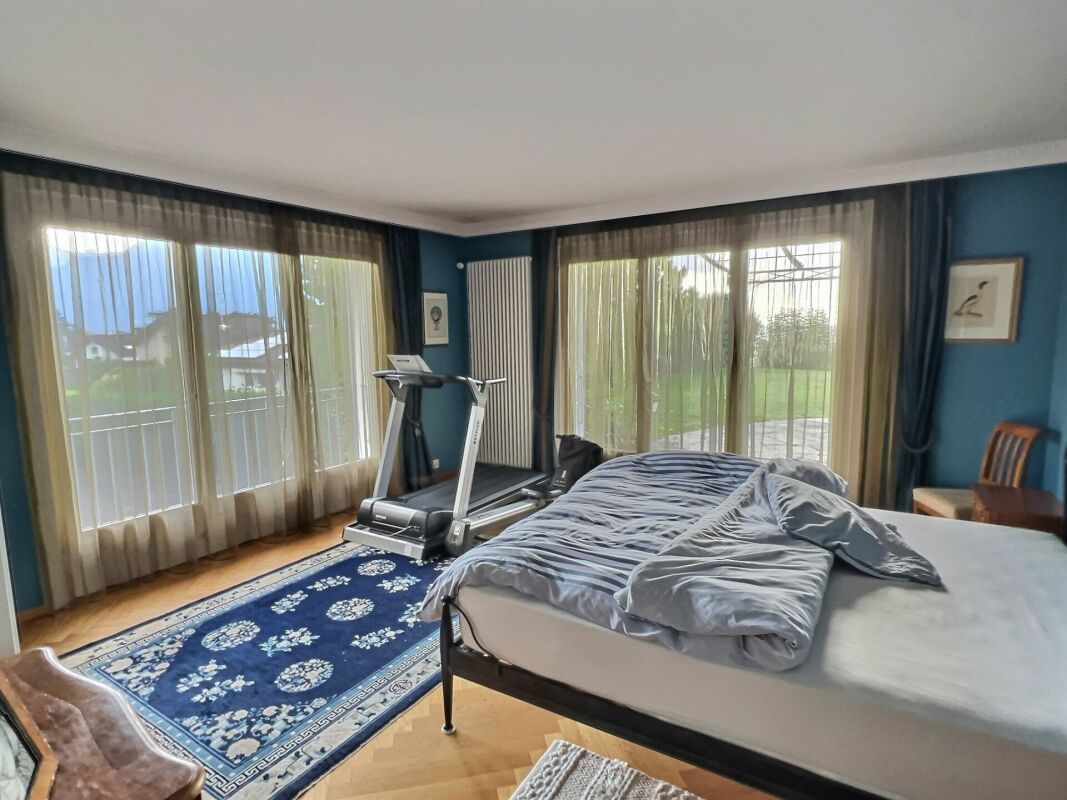 Élégante villa nichée dans un quartier d'exception, face au lac