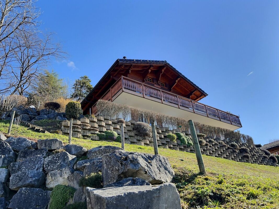 Magnifique chalet avec vue sur le lac et les montagnes