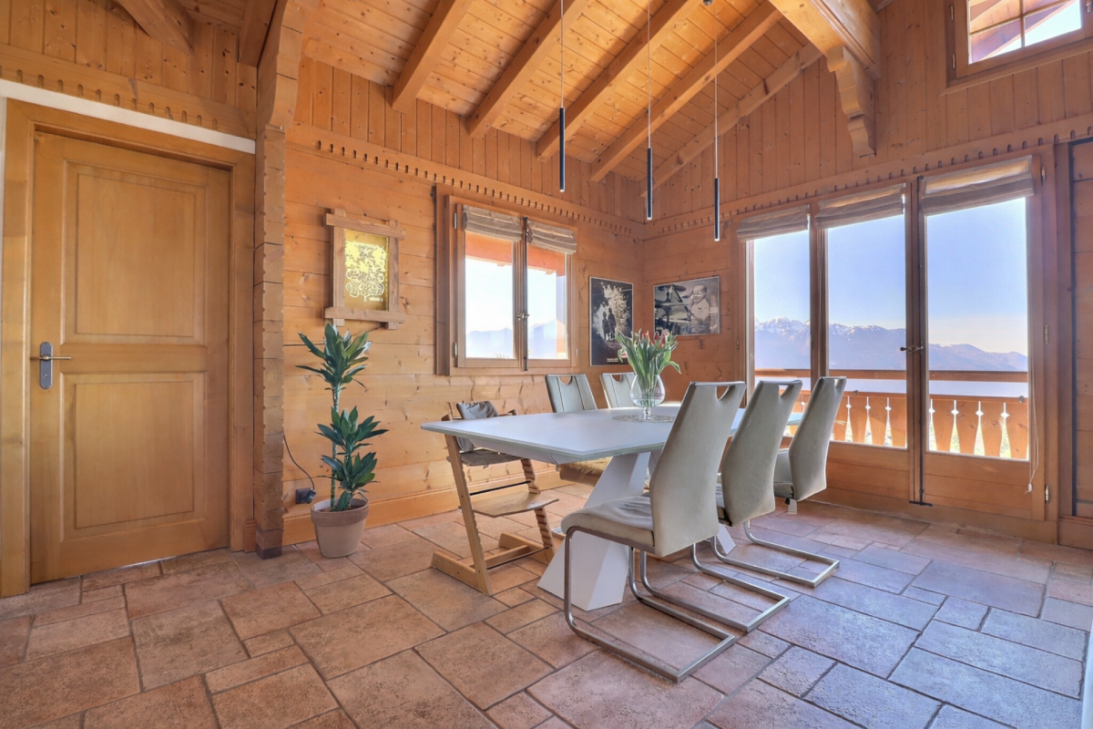Magnifique chalet avec vue sur le lac et les montagnes