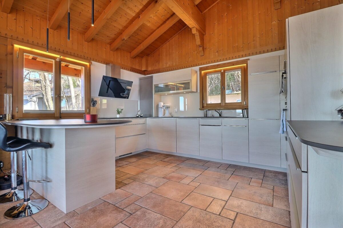 Magnifique chalet avec vue sur le lac et les montagnes