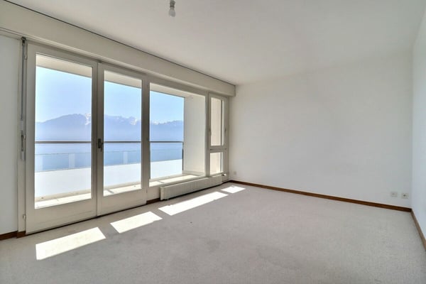 Duplex de 3.5 pièces + bureau avec fort potentiel et vue imprenable 10