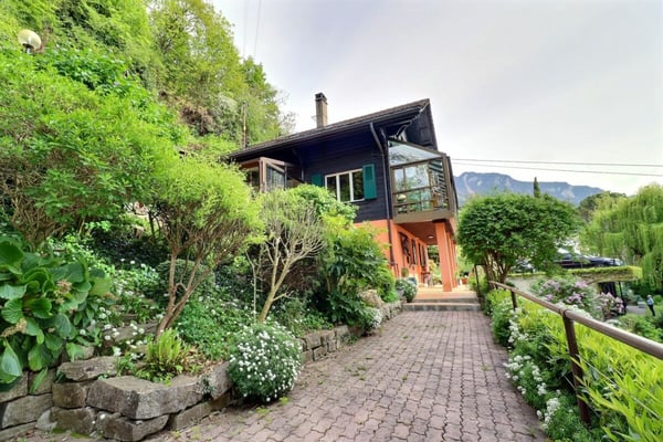 Chalet avec fort potentiel à Villeneuve 24