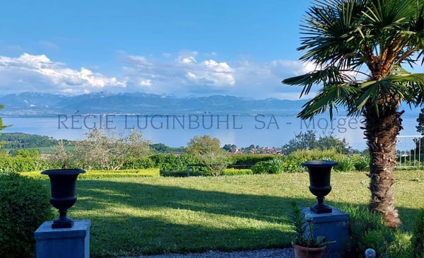 À Saisir ! Villa d'exception avec vue sur le lac Léman 2
