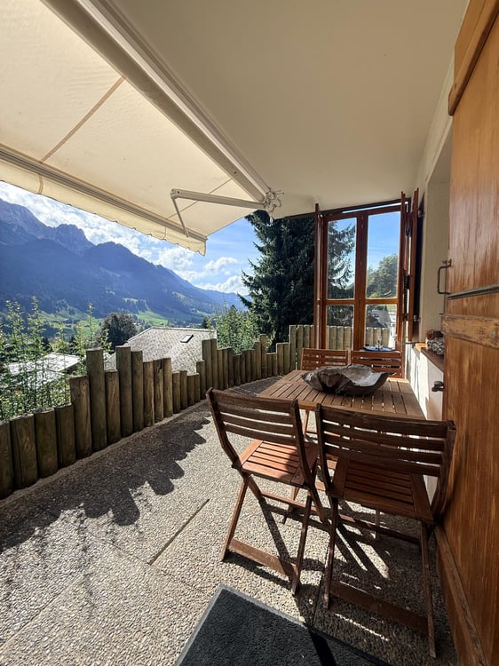Charmant appartement de 3,5 pièces avec terrasse et vue sur les montagnes et la vallée à Rougemont 15