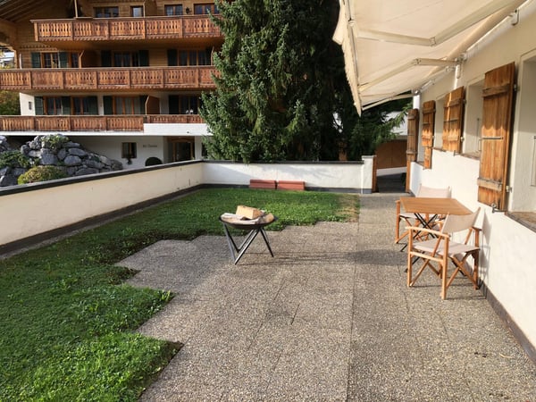 Charmant appartement de 3,5 pièces avec terrasse et vue sur les montagnes et la vallée à Rougemont 16