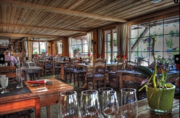 Le fleuron qu'était le restaurant Le Chaussy est à vendre aux Mosses 12