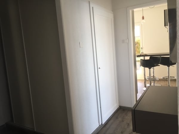 A louer appartement dans villa individuelle avec terrasse arborisée. 9
