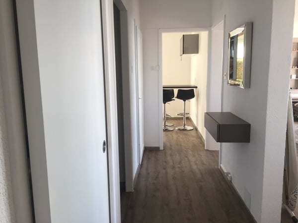 A louer appartement dans villa individuelle avec terrasse arborisée. 11