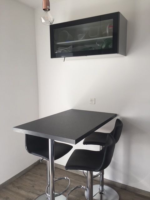 A louer appartement dans villa individuelle avec terrasse arborisée. 5