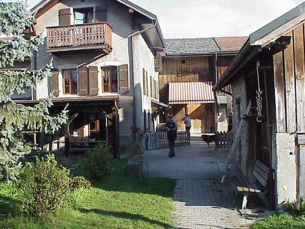 Domaine équestre avec potentiel de création de logements à Chessel ! 1